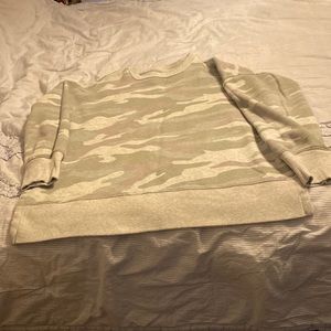 Adorable Aerie Camo split Side Sweatshirt Medium.